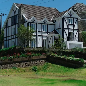 Tudor Barn - Little England Villa